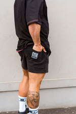 Strike | Men's Oversized Pump Cover Gym T-Shirt | Black / Pink