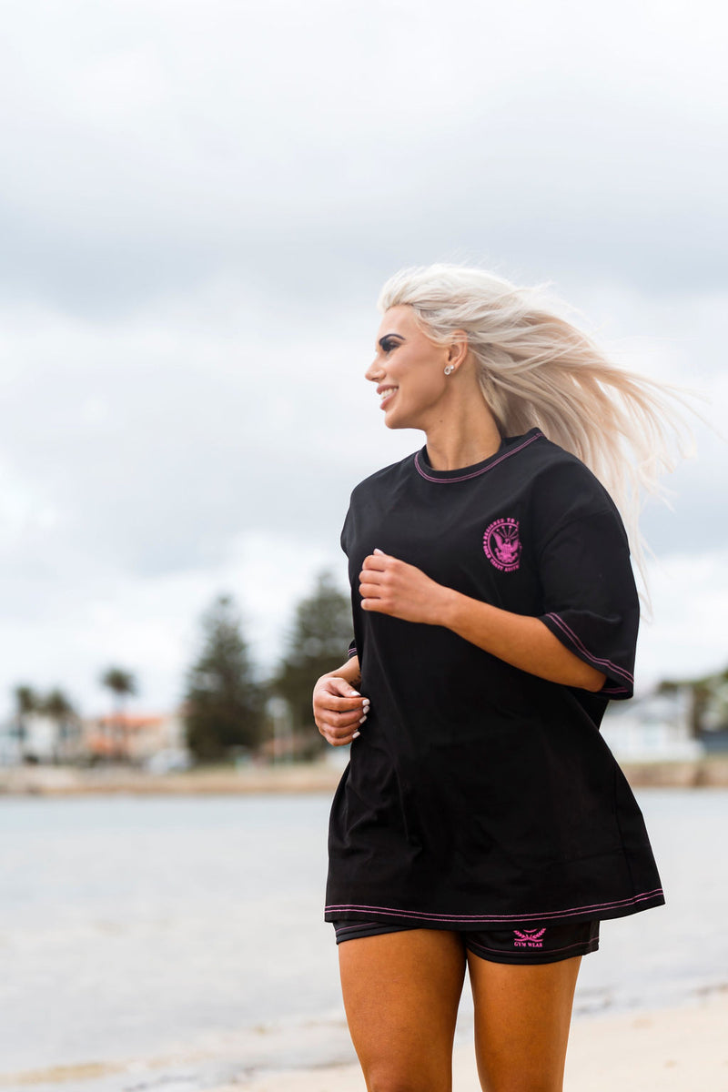 STRIKE | Women's Oversized Pump Cover Gym T-Shirt | Black & Pink