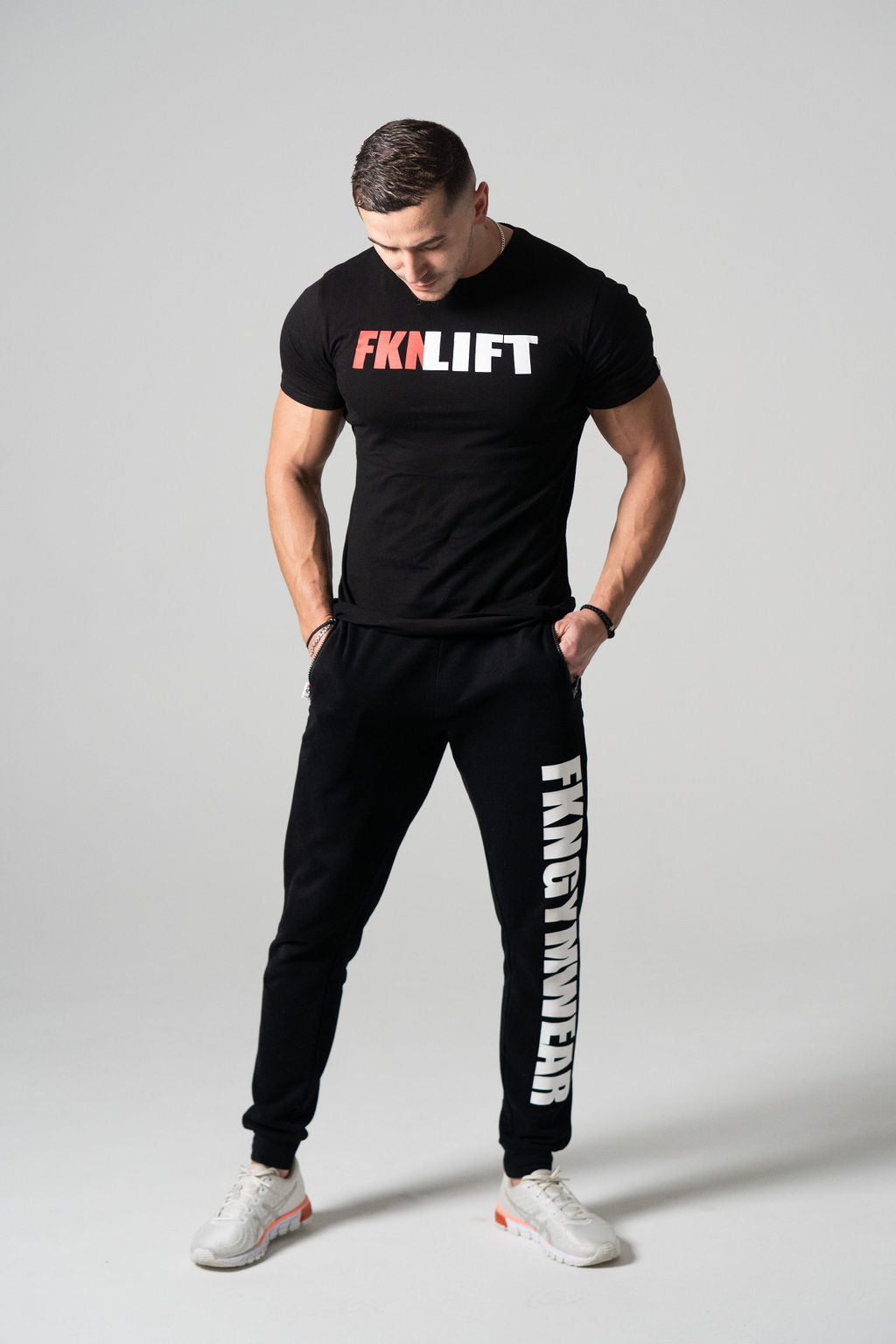 Men Black Solid Relaxed Fit Gym Track Pants – Fitkin